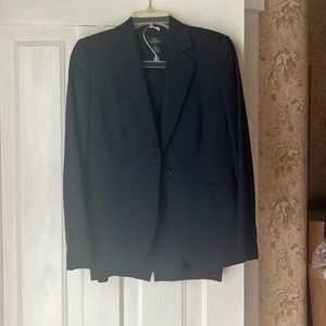 Beautiful brooks brothers suit complete with skirt.